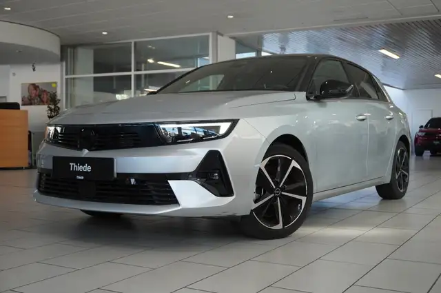 Opel Astra view 4