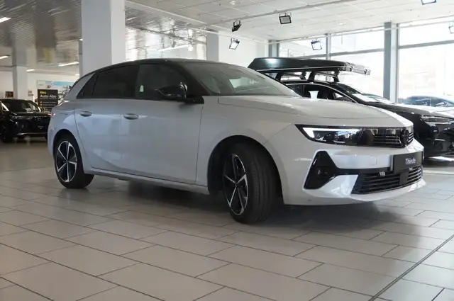 Opel Astra view 6