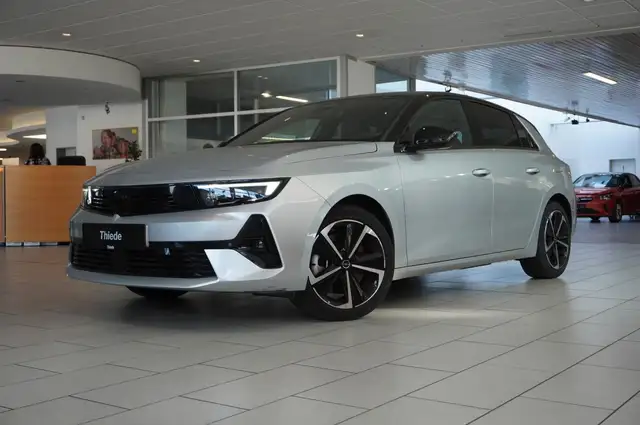 Opel Astra view 3