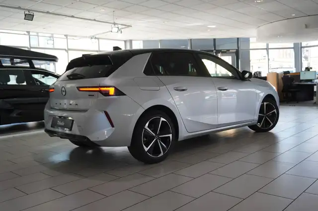 Opel Astra view 7