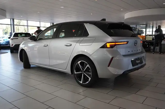 Opel Astra view 11