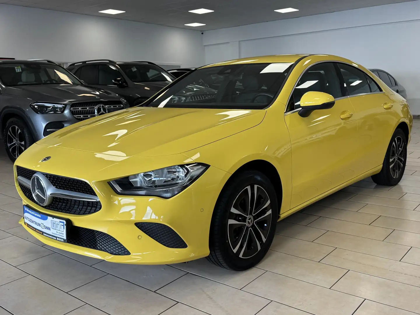Mercedes-Benz CLA 250 e*Navi*R-Cam*SHZ*TeiLeder*DAB*CarPlay* Gelb - 1