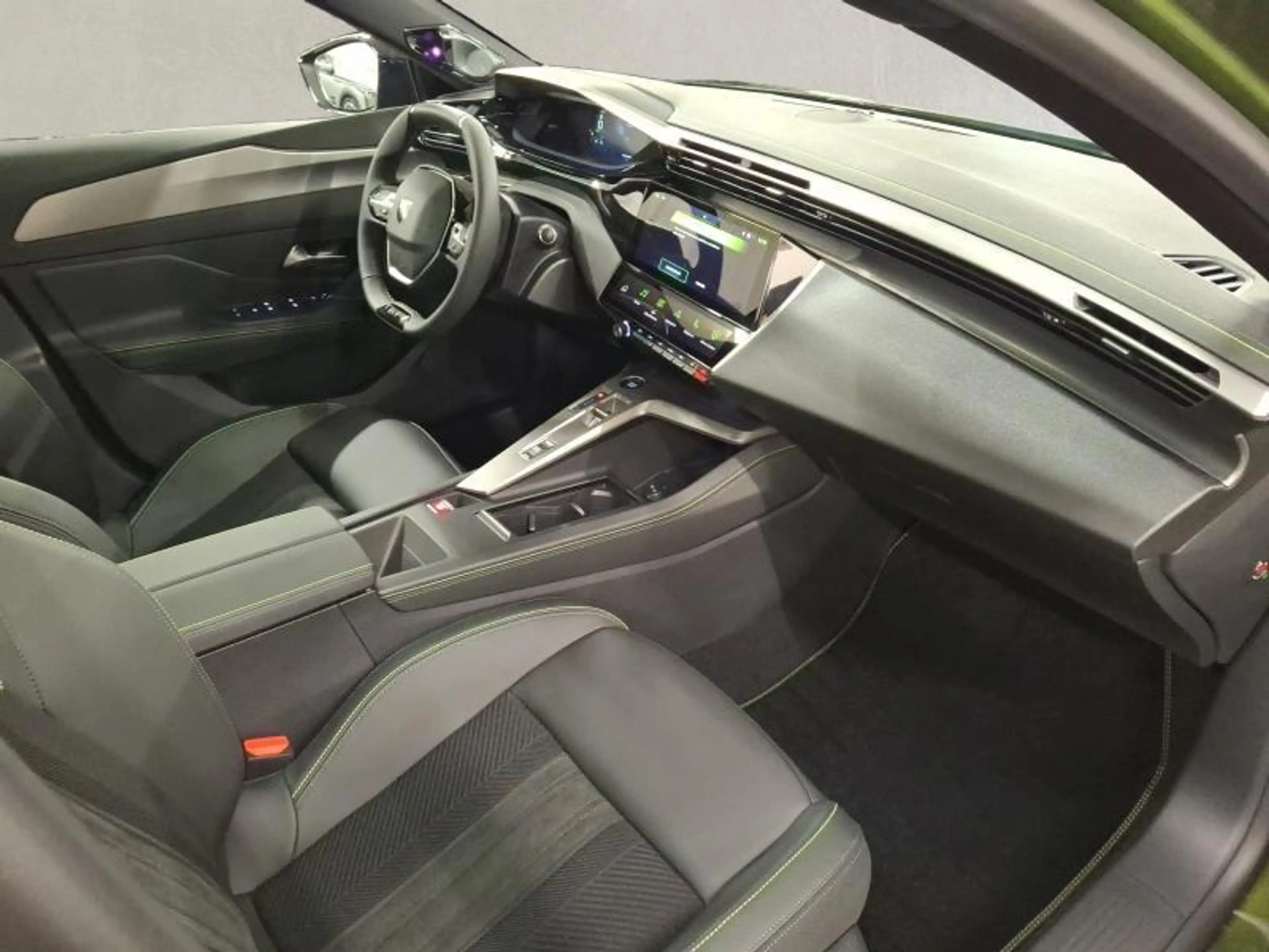 Peugeot 408 GT EXCLUSIVE — photo 15