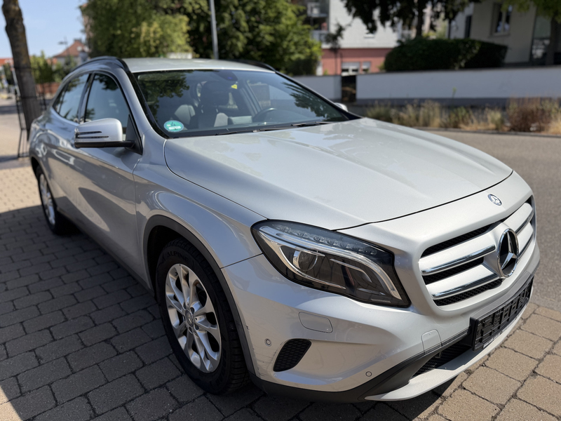 Mercedes-Benz GLA 200 Bi-Xenon SHZ PDC — photo 3