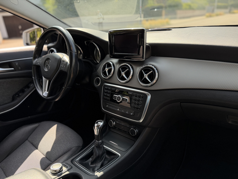 Mercedes-Benz GLA 200 Bi-Xenon SHZ PDC — photo 10