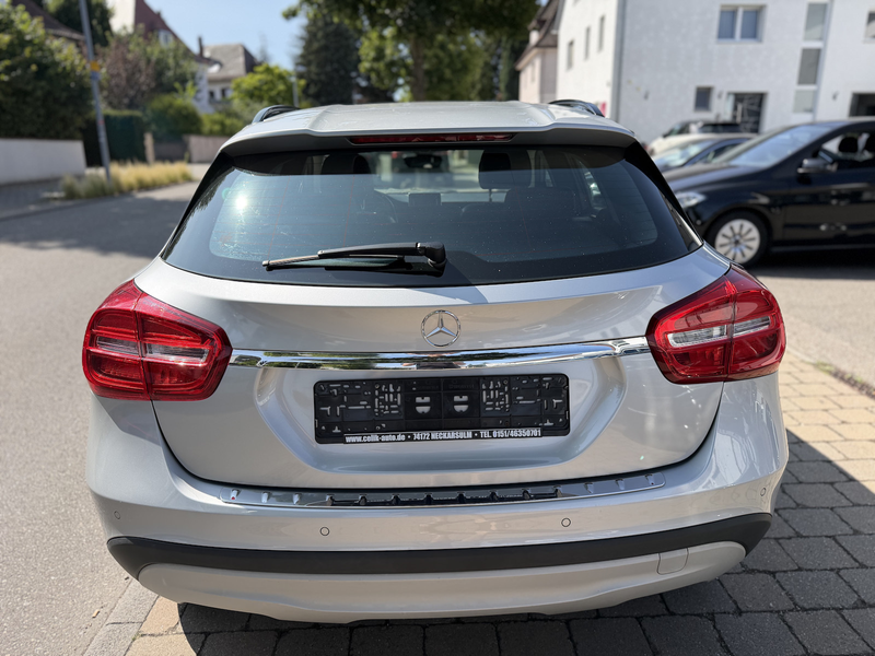 Mercedes-Benz GLA 200 Bi-Xenon SHZ PDC — photo 6