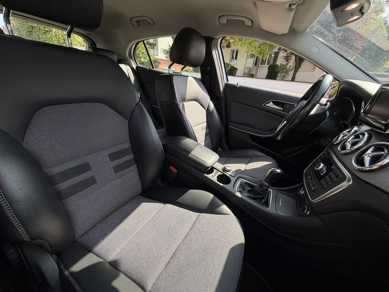 Mercedes-Benz GLA 200 Bi-Xenon SHZ PDC — photo 11