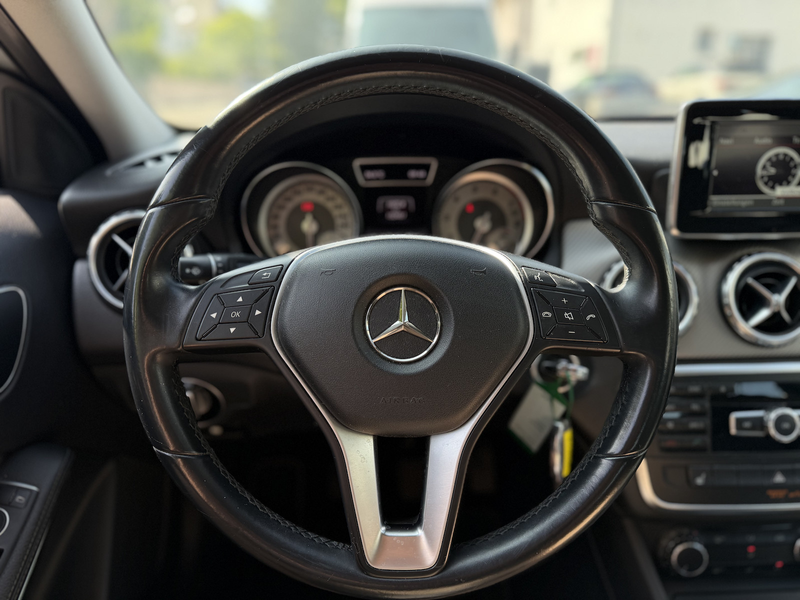 Mercedes-Benz GLA 200 Bi-Xenon SHZ PDC — photo 14