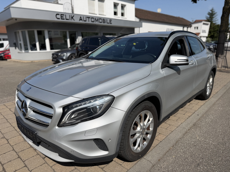 Mercedes-Benz GLA 200 Bi-Xenon SHZ PDC