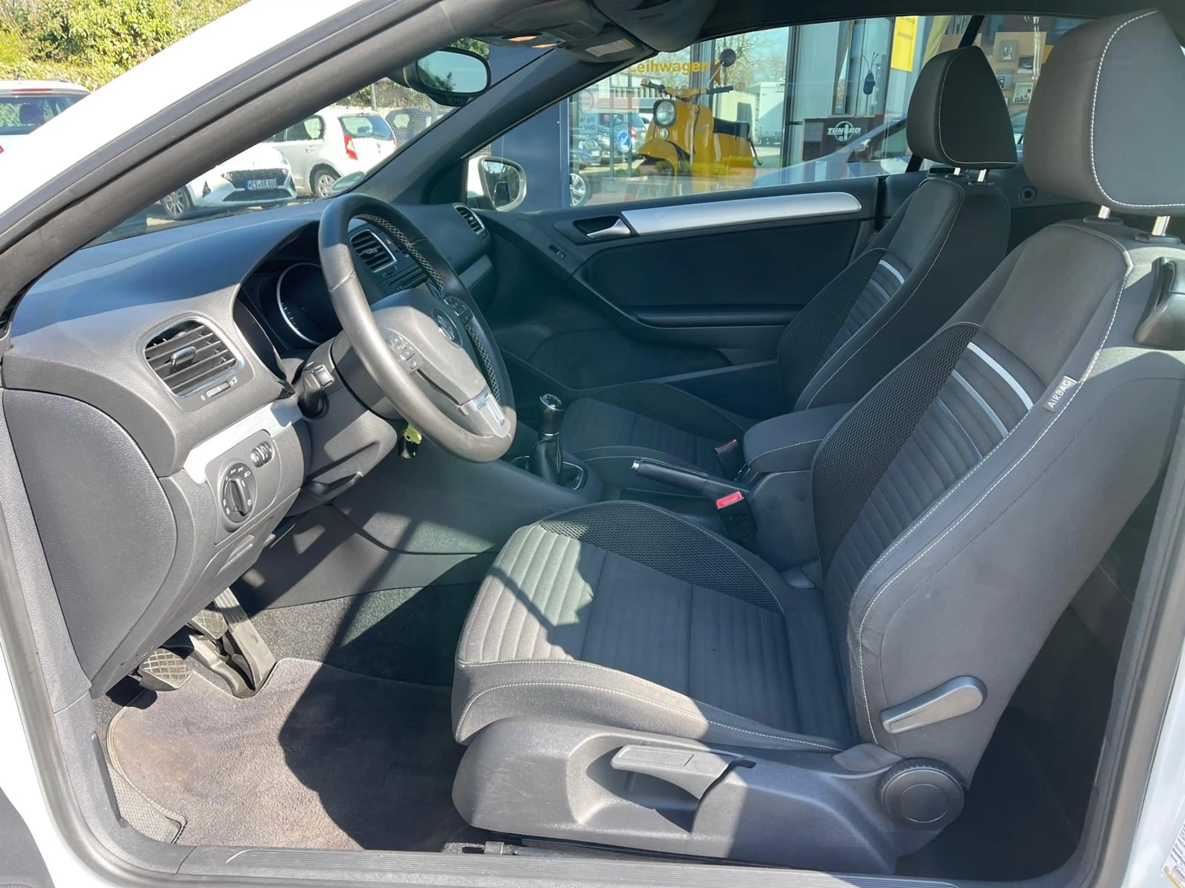 Volkswagen Golf Cabriolet Cup (Navi, Scheckheft gepflegt) — photo 14