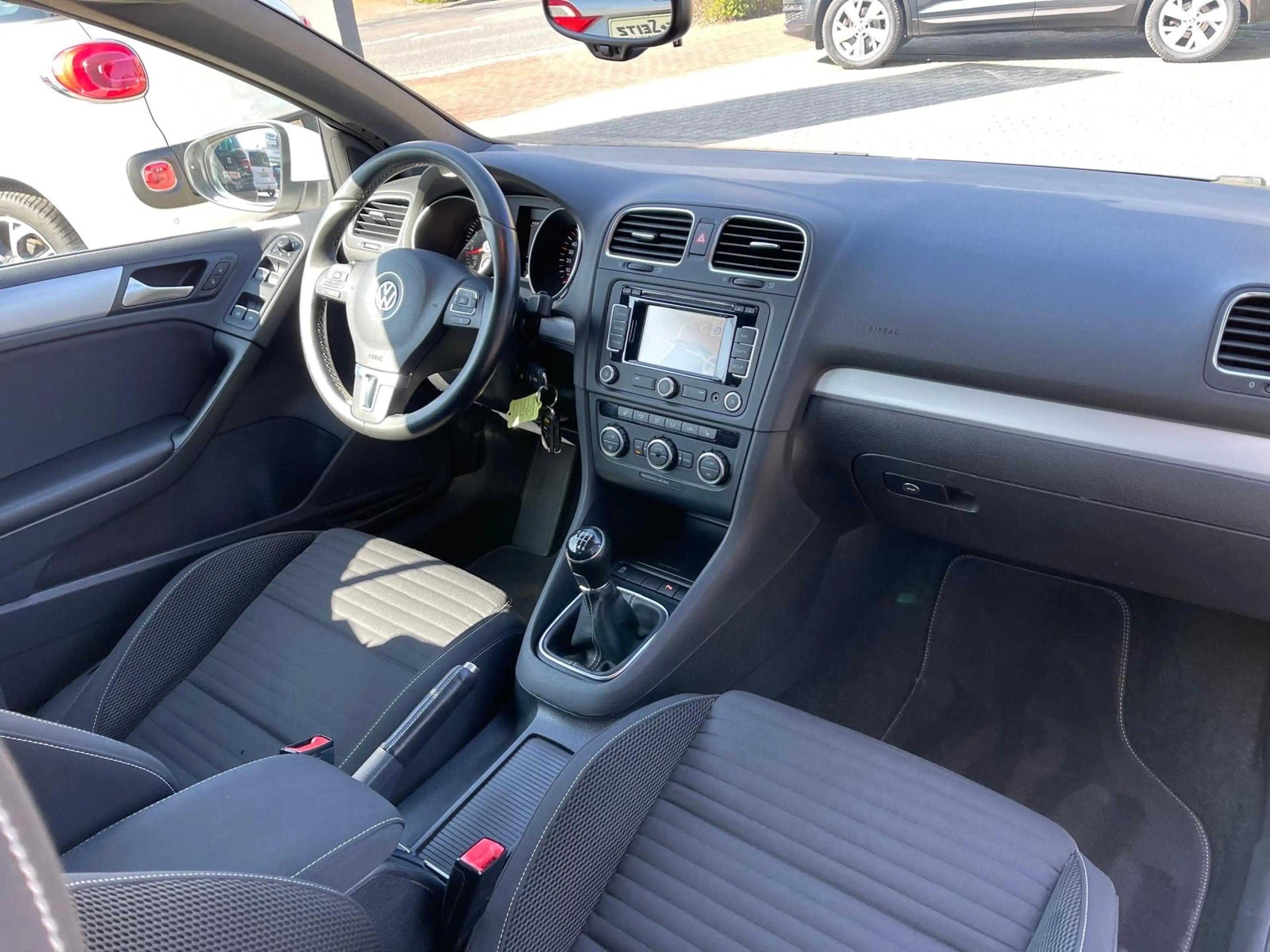 Volkswagen Golf Cabriolet Cup (Navi, Scheckheft gepflegt) — photo 15