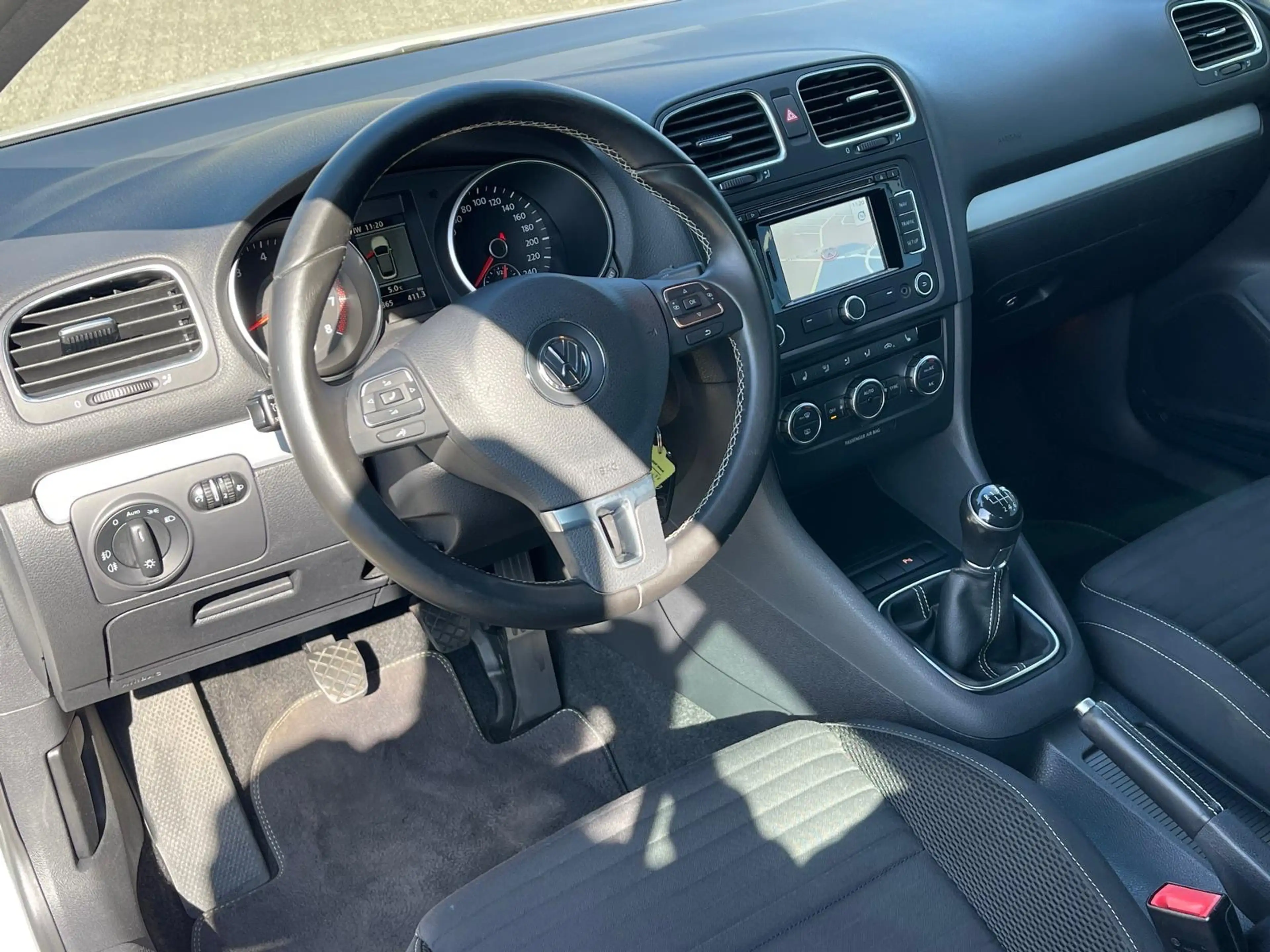 Volkswagen Golf Cabriolet Cup (Navi, Scheckheft gepflegt) — photo 13