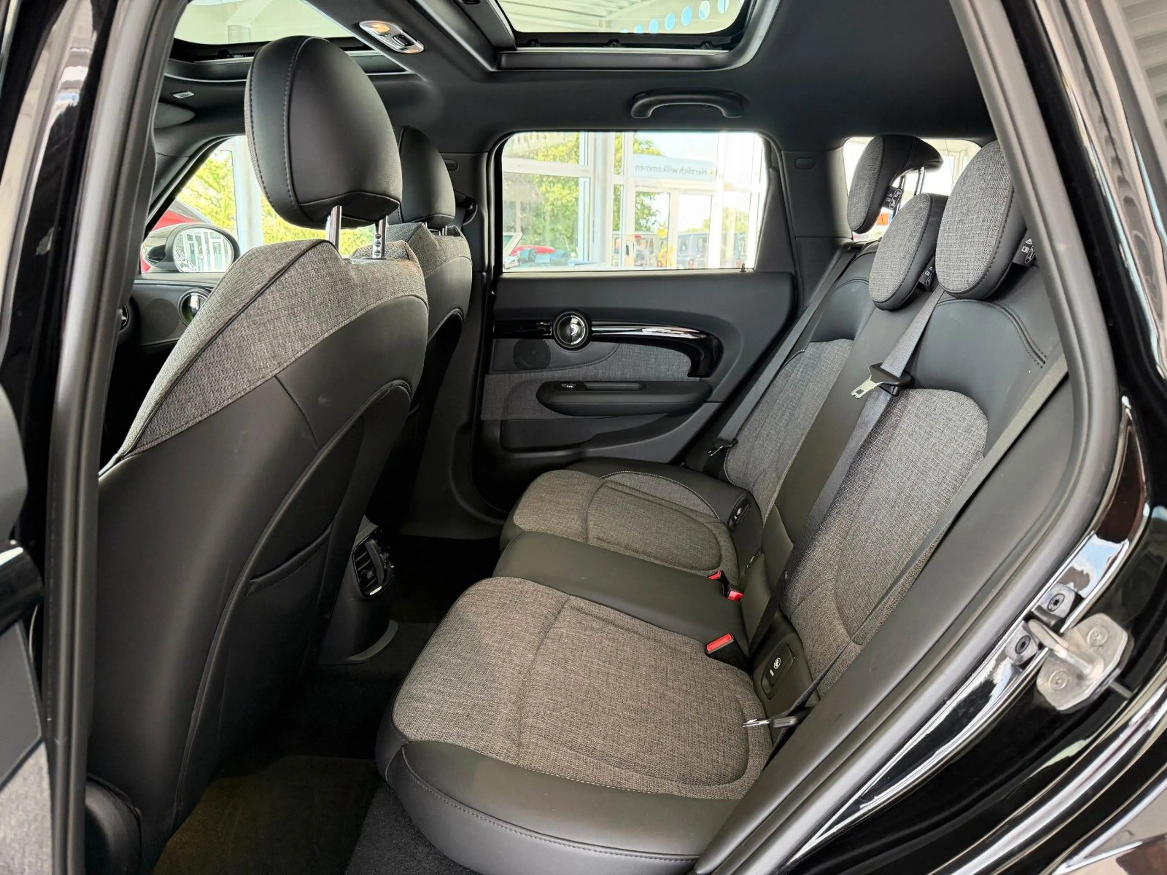 MINI Cooper Clubman Cooper Classic 1.5 Panorama Winterpaket — photo 15