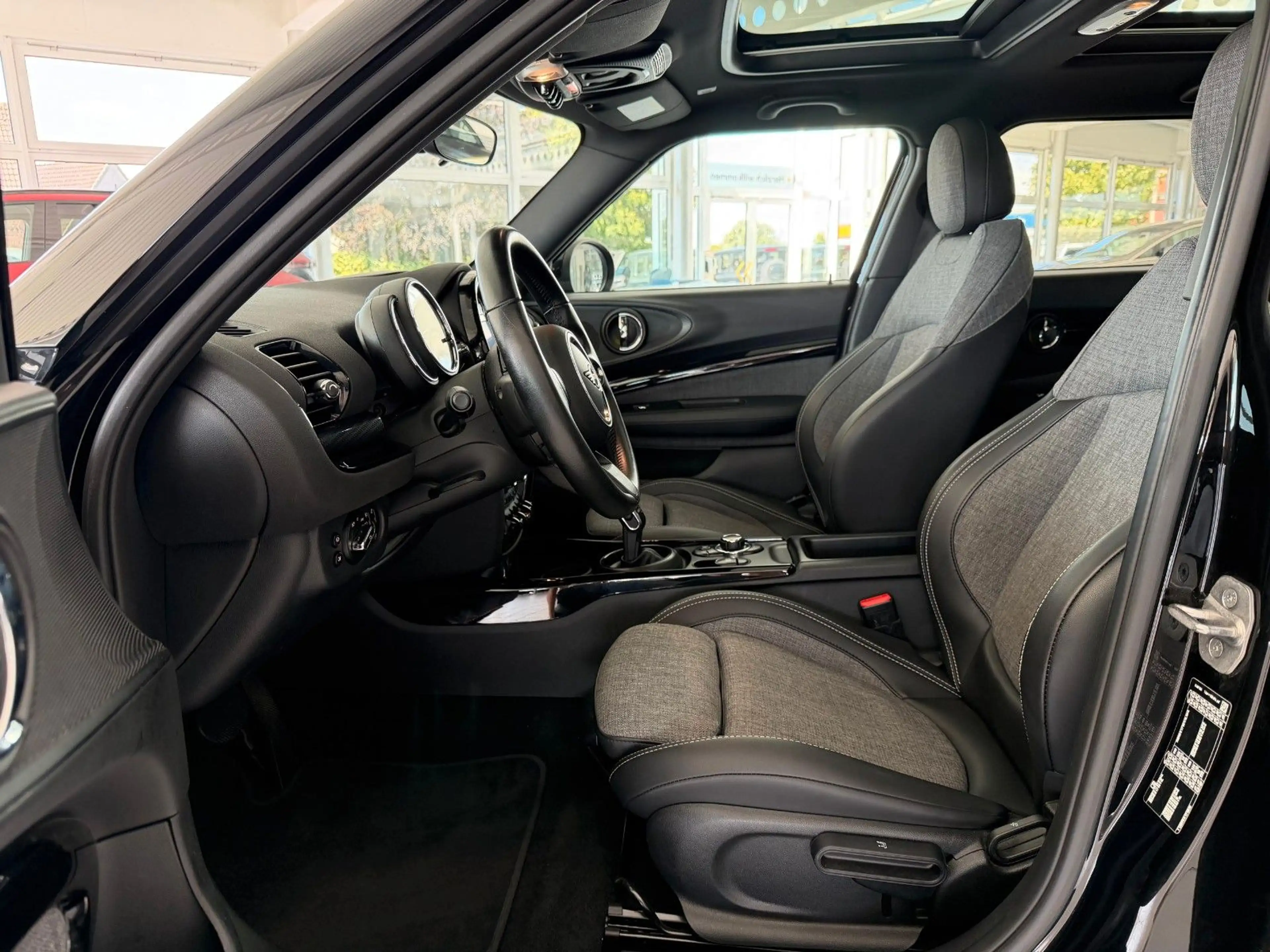 MINI Cooper Clubman Cooper Classic 1.5 Panorama Winterpaket — photo 12