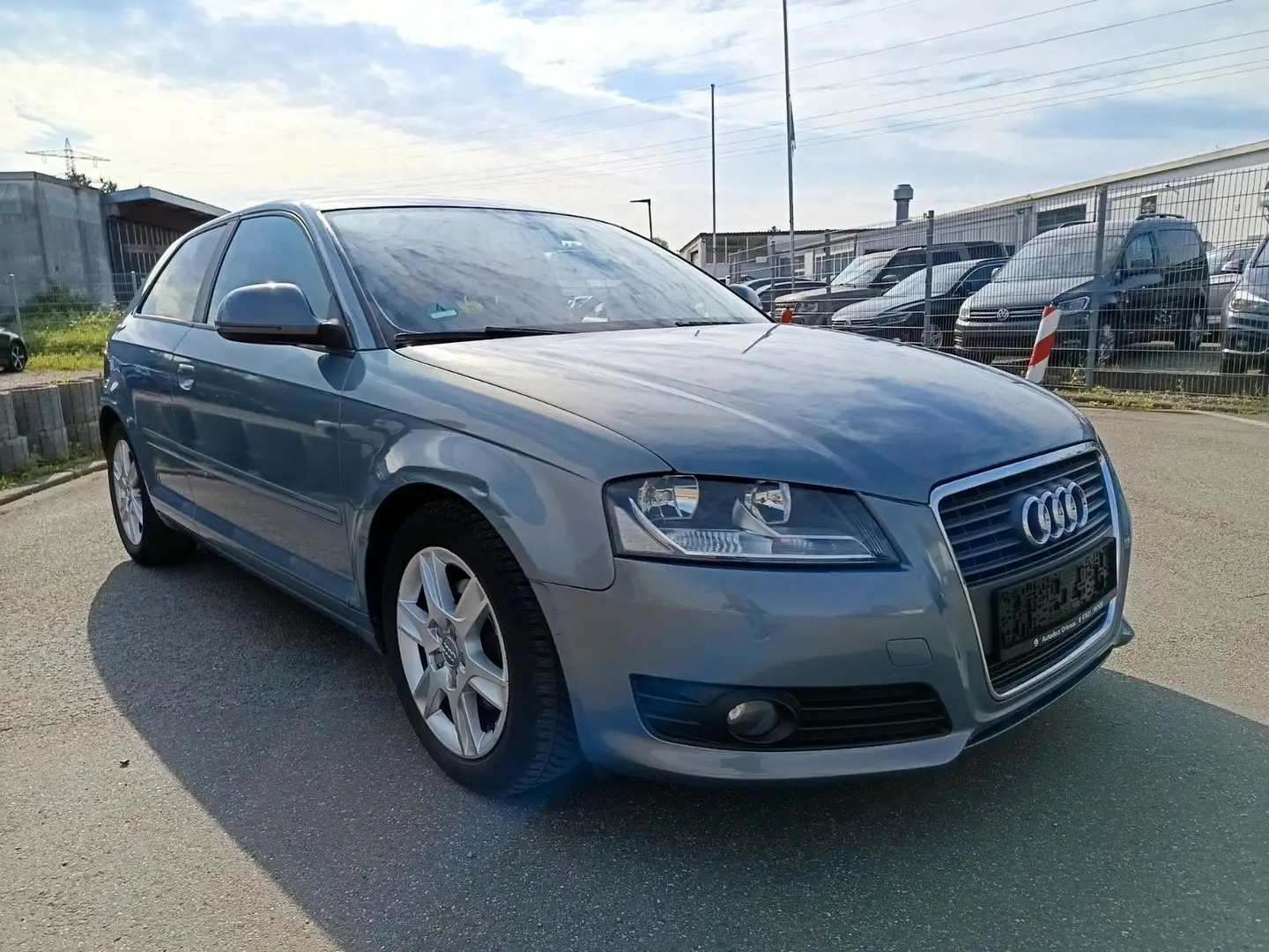 Audi A3 1.6 Attraction Blau - 1
