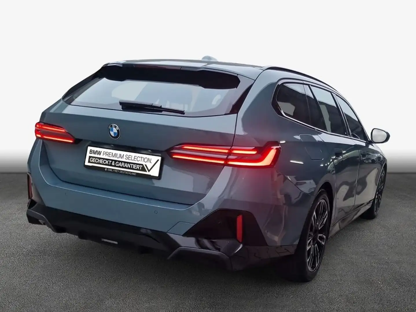 BMW 520 d Touring Aut. M-Paket Pro AHK Harman Kardon Grün - 2