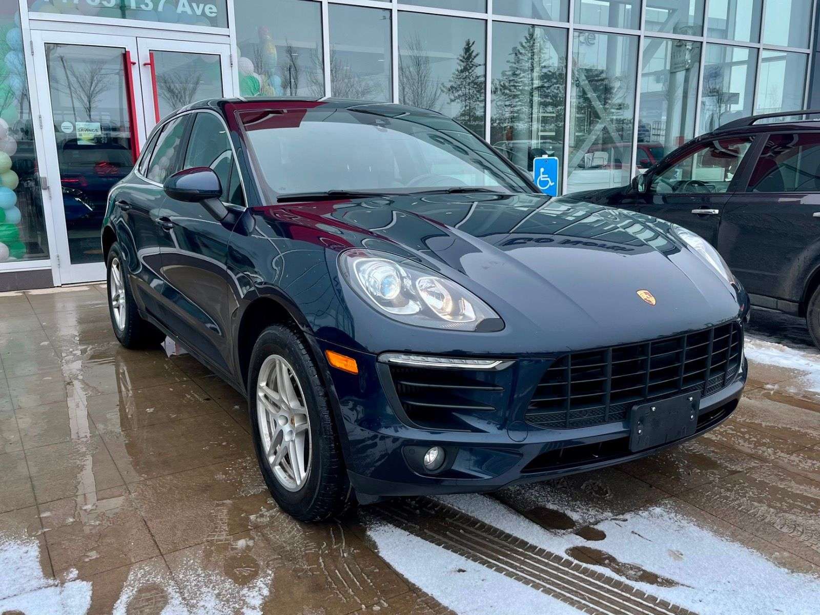 2017 Porsche Macan TURBO CHARGED V6/AWD/PANO ROOF/BOSE AUDIO/POWER LI alt 3