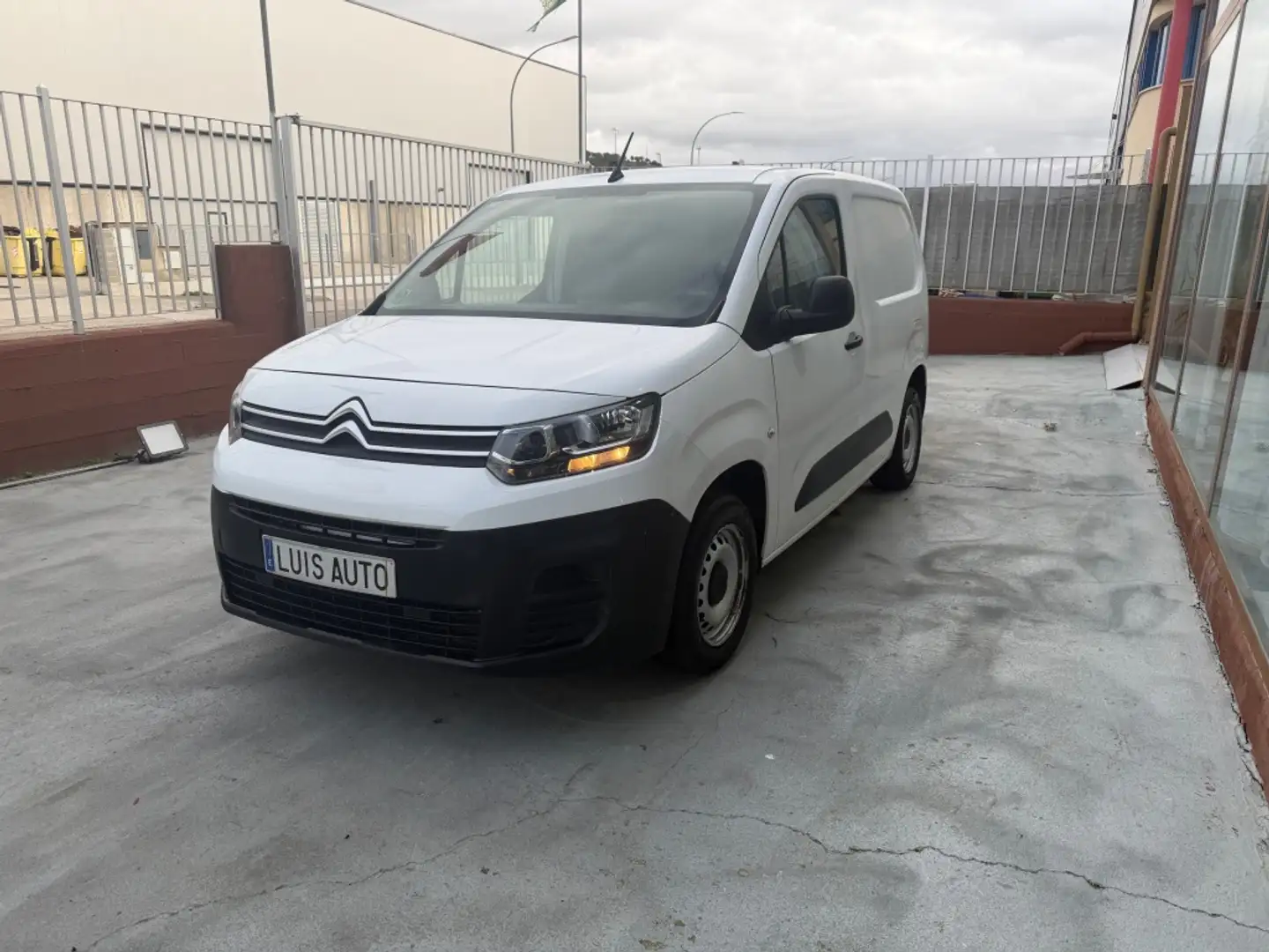 Citroen Berlingo Furgón 1.6BlueHDi 100 Largo Blanco - 2