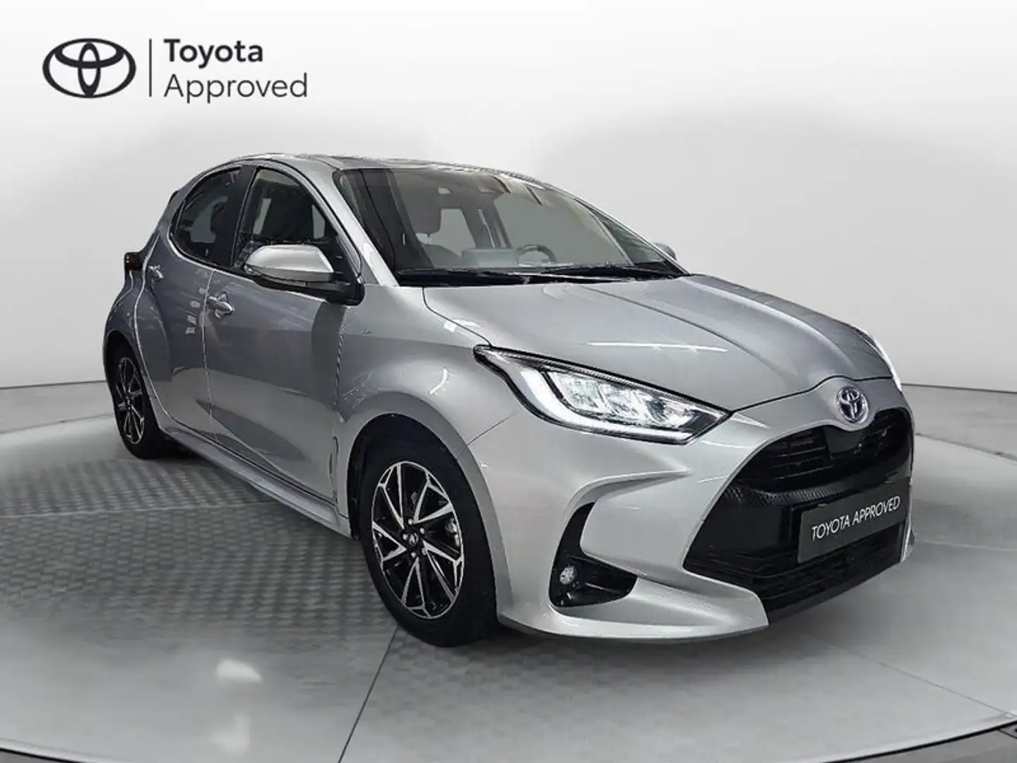 Toyota Yaris Yaris 1.5h Trend Silber - 1