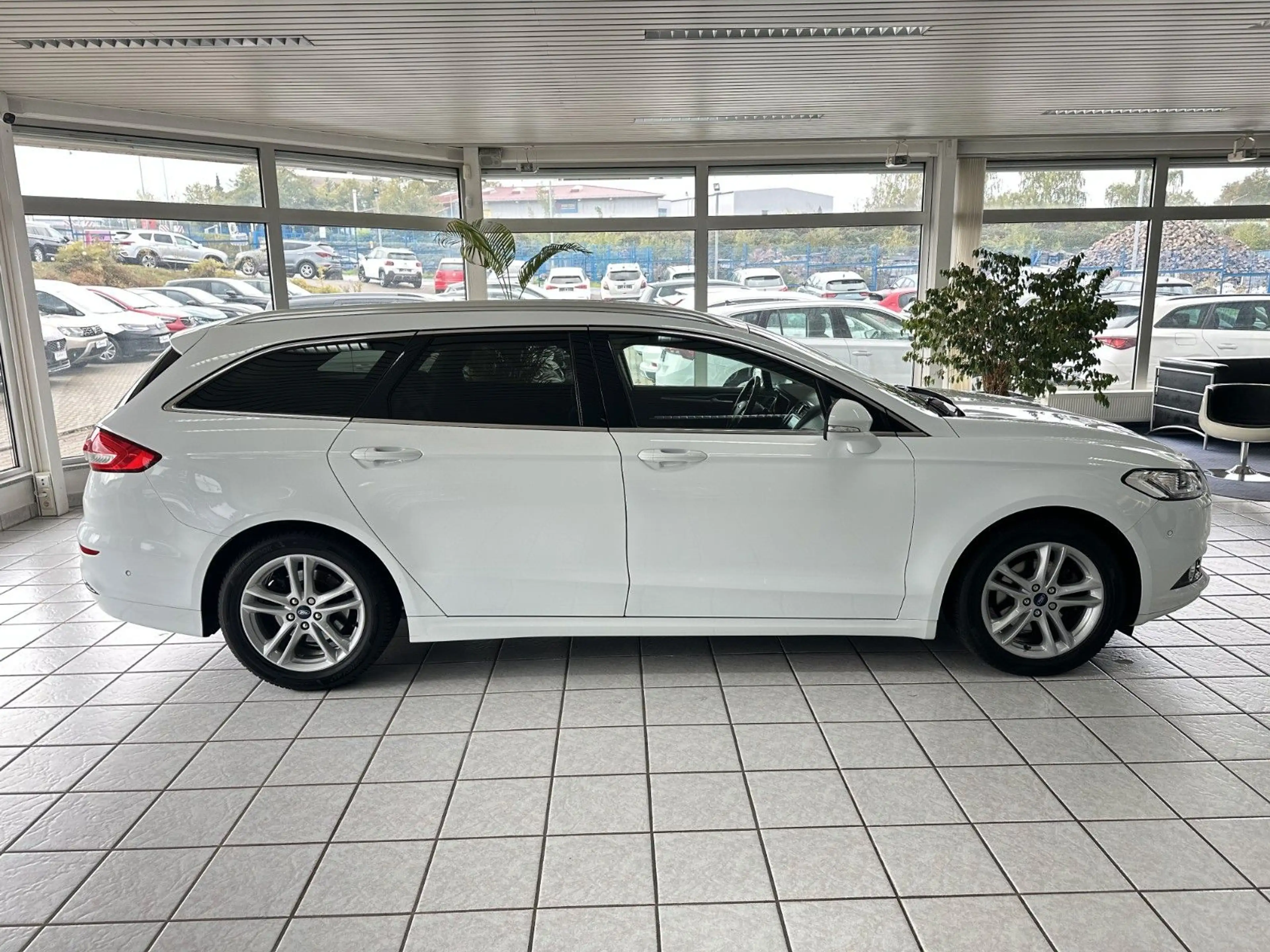 Ford Mondeo Turnier Titanium*SHZ*AHK*Panorama*Tempo* — photo 4