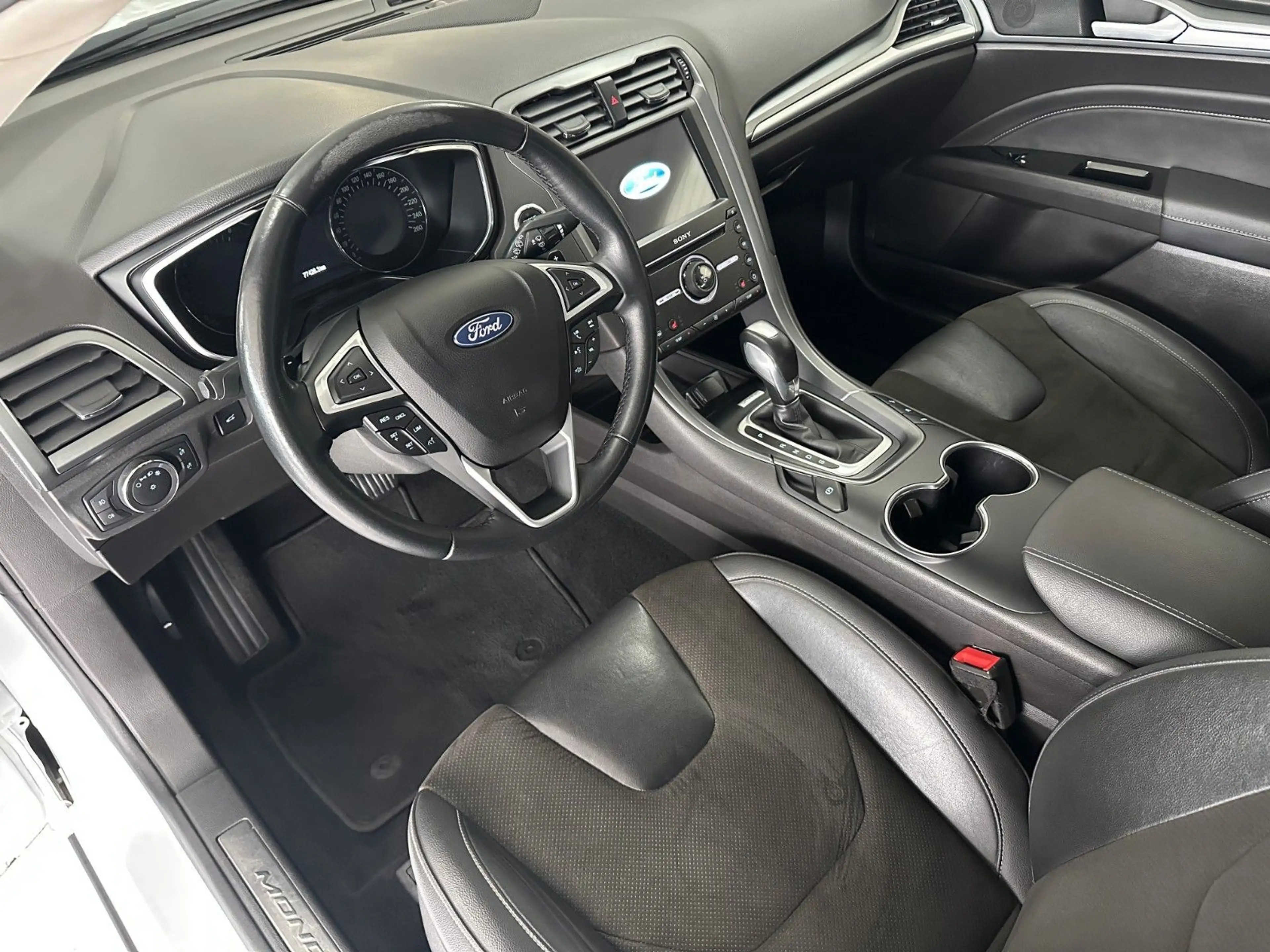 Ford Mondeo Turnier Titanium*SHZ*AHK*Panorama*Tempo* — photo 9
