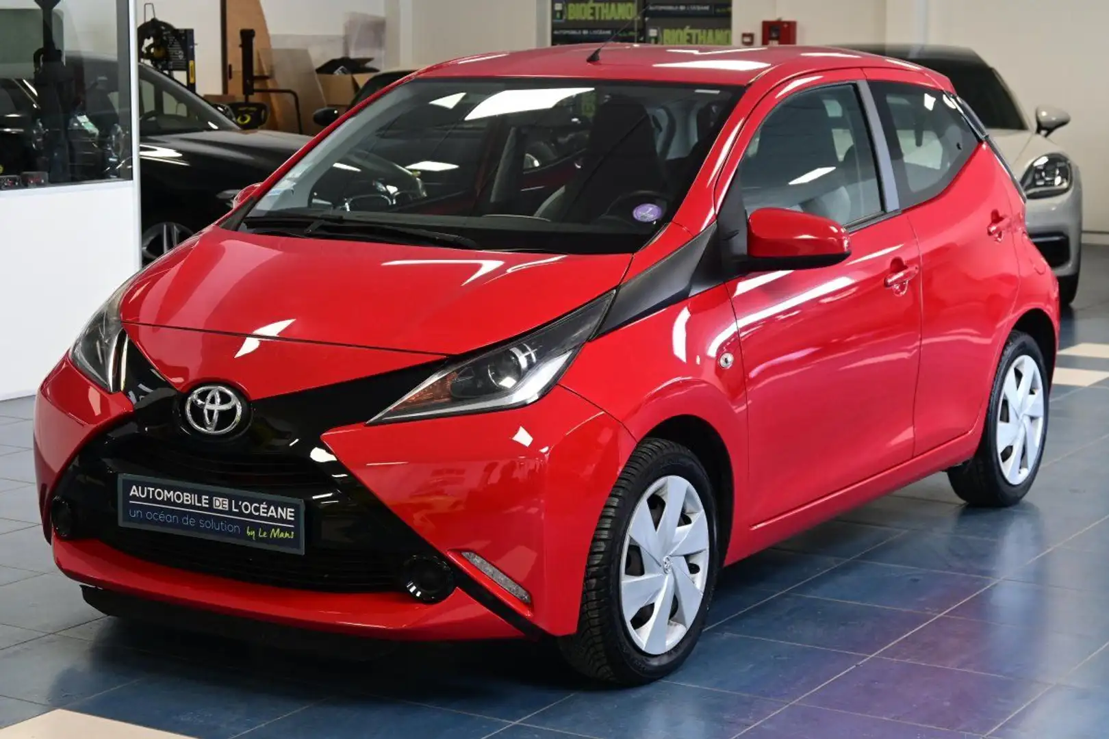 Toyota Aygo 1.0 VVT-i x Rouge - 1