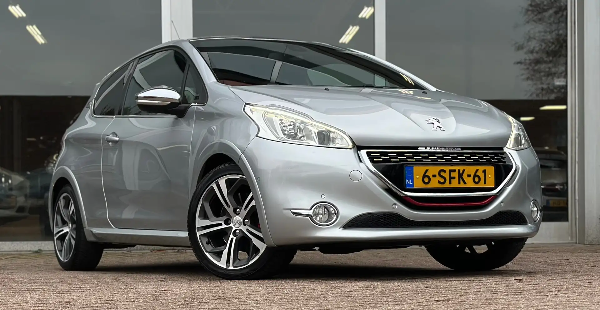 Peugeot 208 1.6 THP GTi Leer Panorama Navigatie Nieuwe APK Moo Grijs - 2