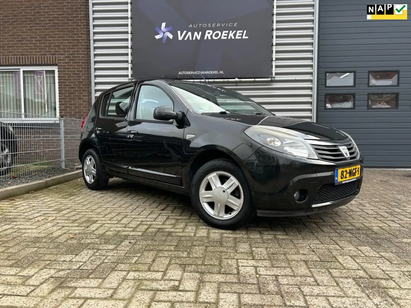 Dacia Sandero 1.2 Blackline Zwart | 5 Deurs | Airco | Mistlampen Zwart - 1
