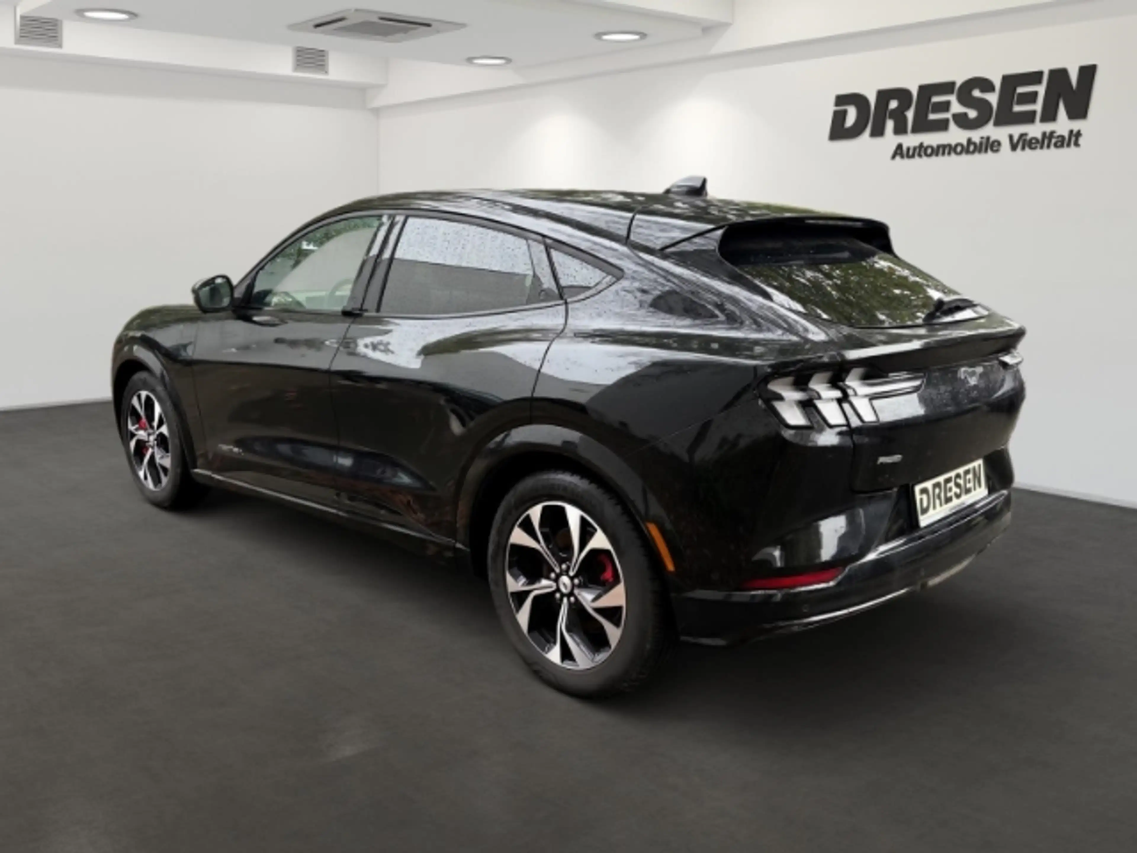 Ford Mustang Mach-E Premium Extended Range+Kamera+Navi+Abstandswarner — photo 5