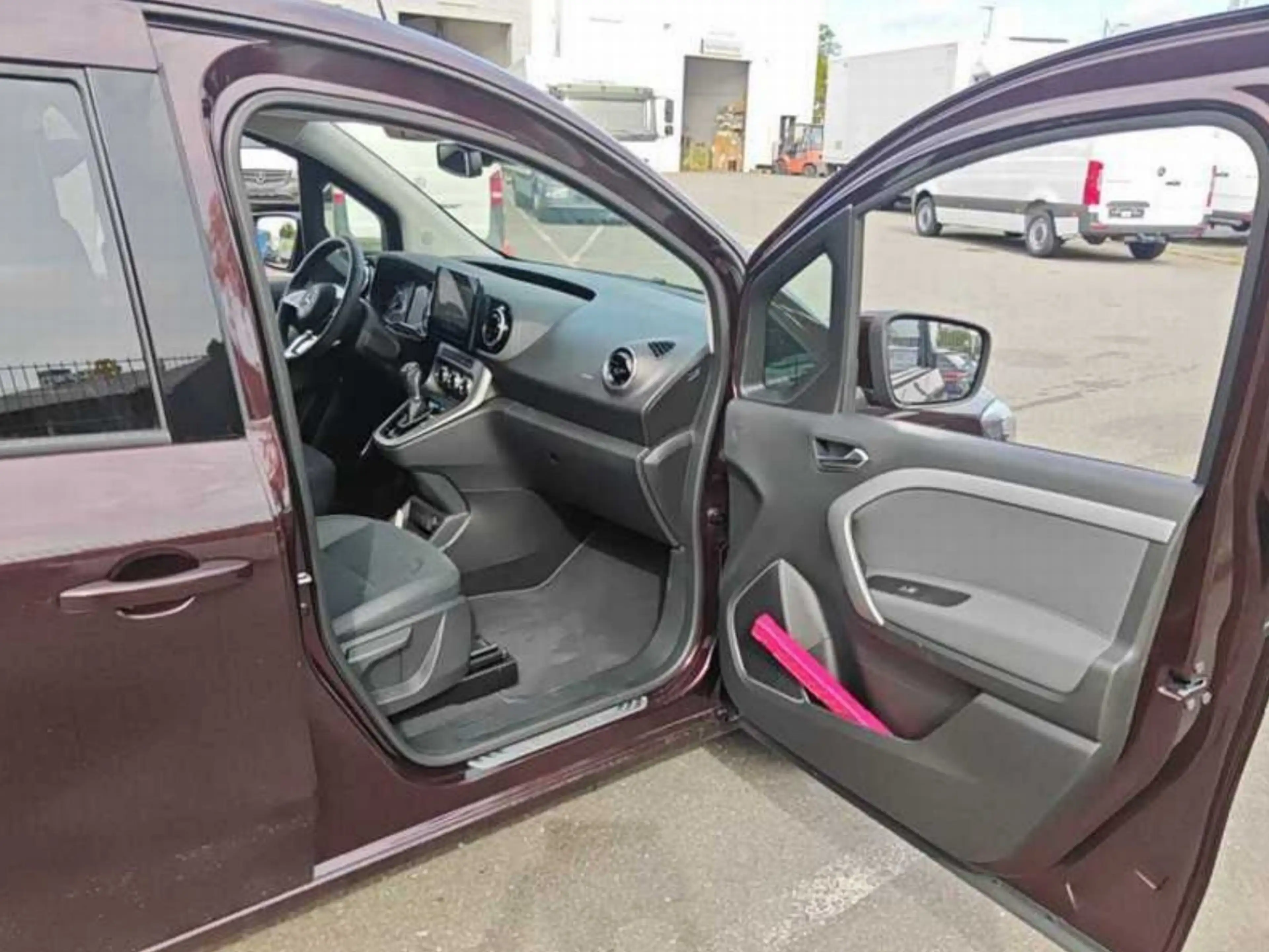 Mercedes-Benz T-Class T 180 L Progrs EDISTION 7-Sitze AHK KeyGo Kamera — photo 11
