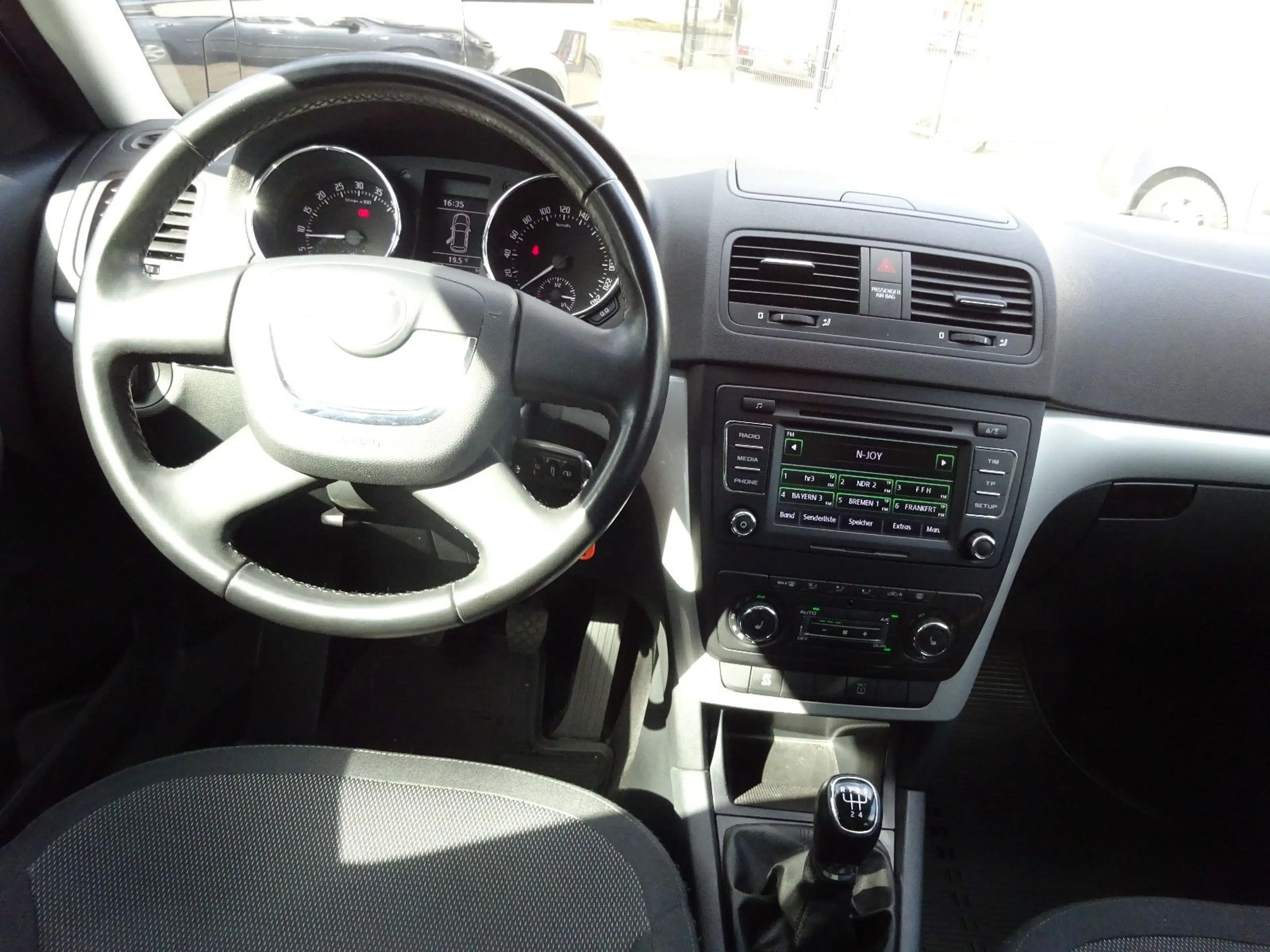 Skoda Yeti Ambition Plus Edition/1-Hand/SHZ/Klimaautom — photo 11
