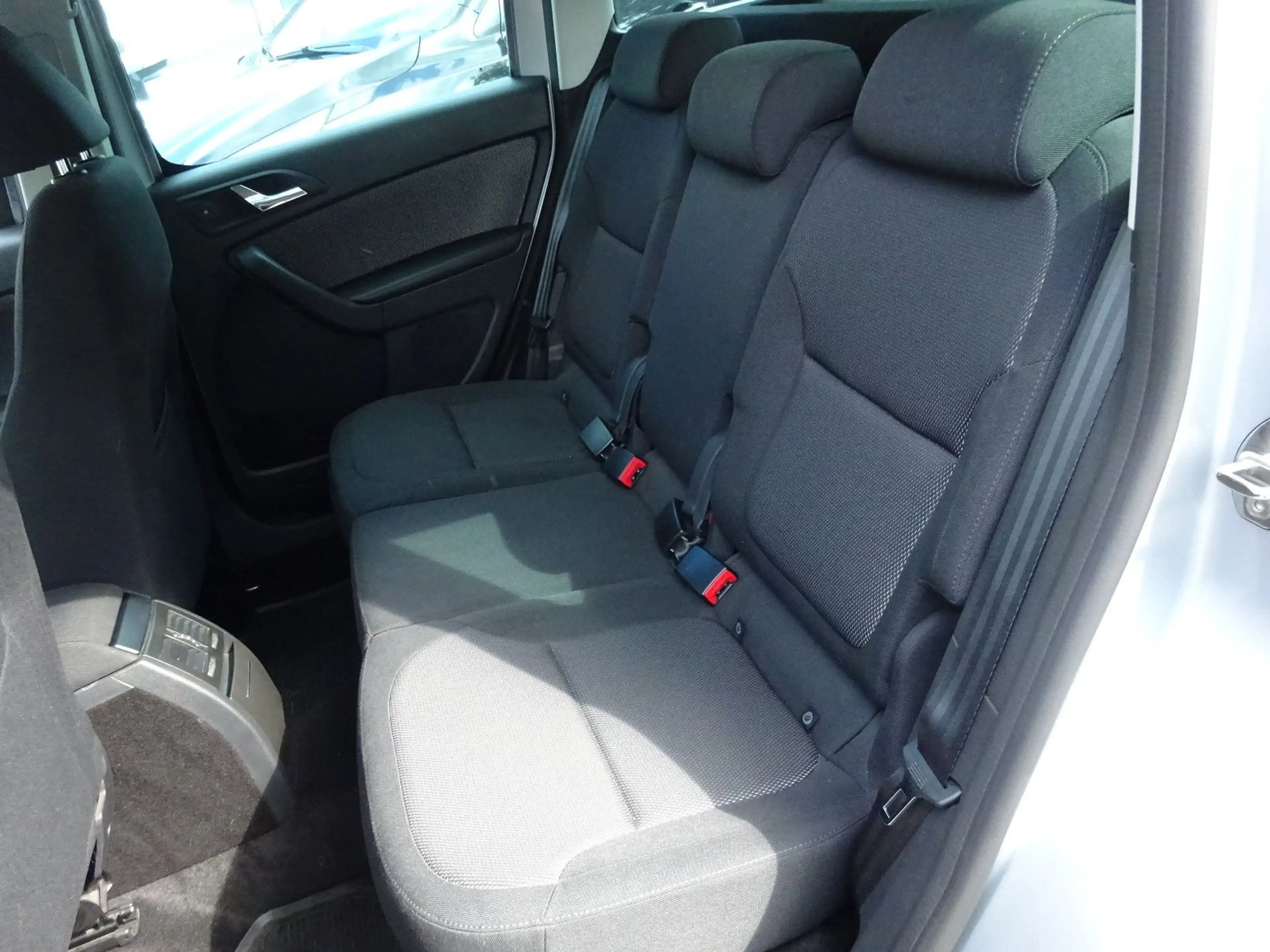 Skoda Yeti Ambition Plus Edition/1-Hand/SHZ/Klimaautom — photo 10