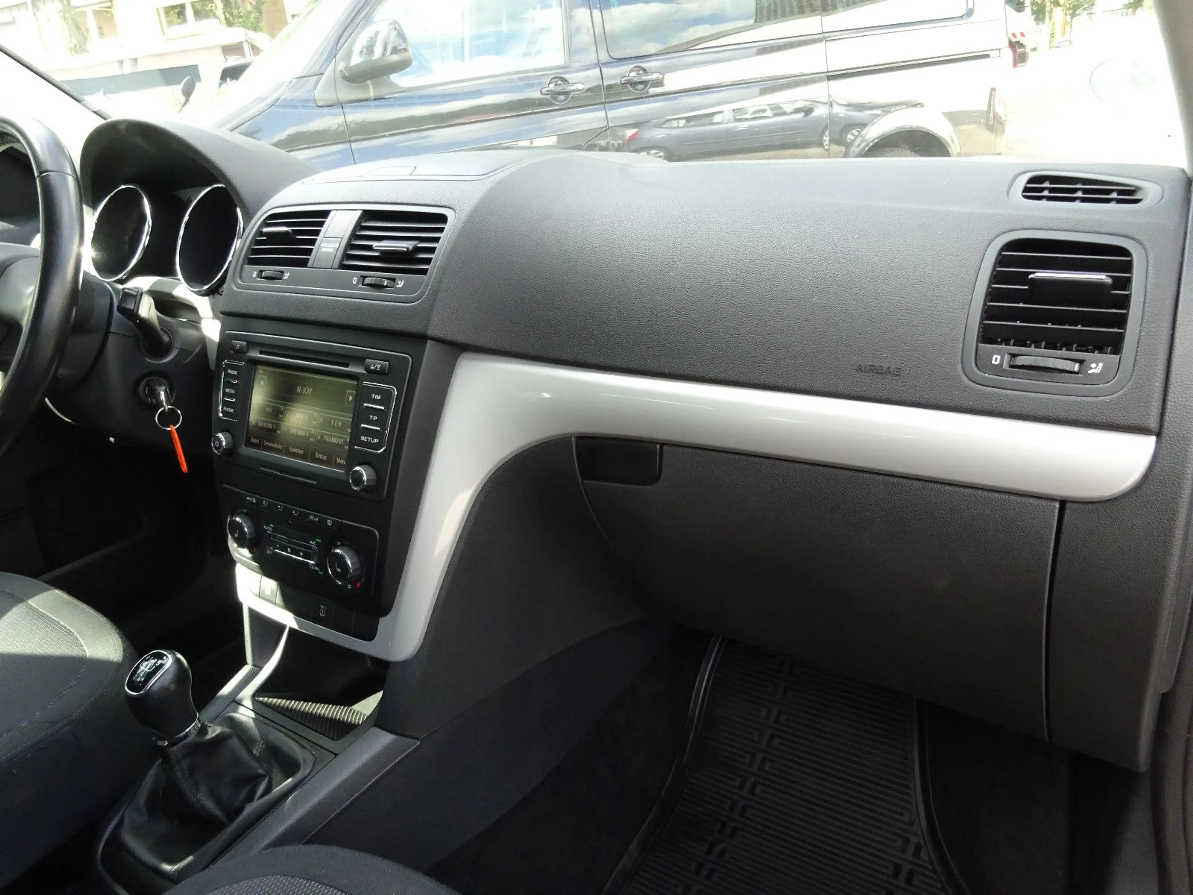 Skoda Yeti Ambition Plus Edition/1-Hand/SHZ/Klimaautom — photo 14