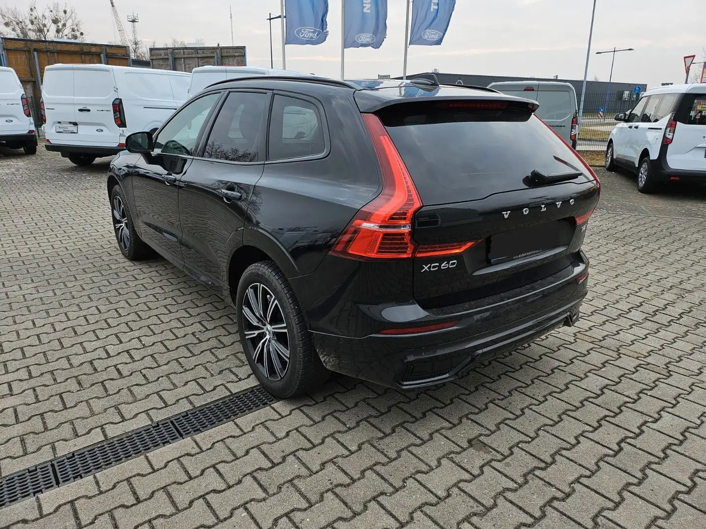 Volvo XC60 Ultimate Dark AWD Schwarz - 2