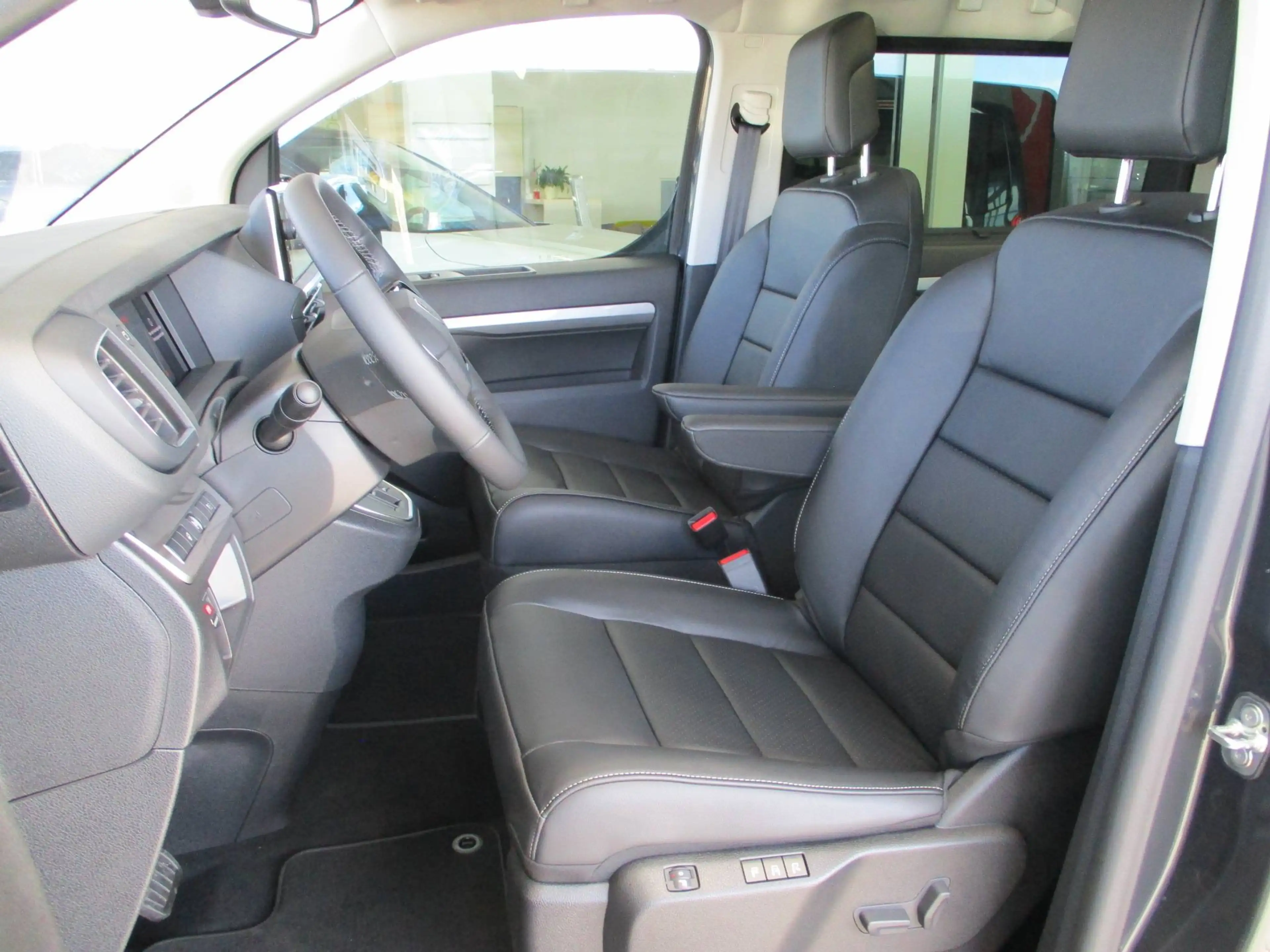 Peugeot Traveller Premium L2 BHDi 180 EAT8 — photo 13