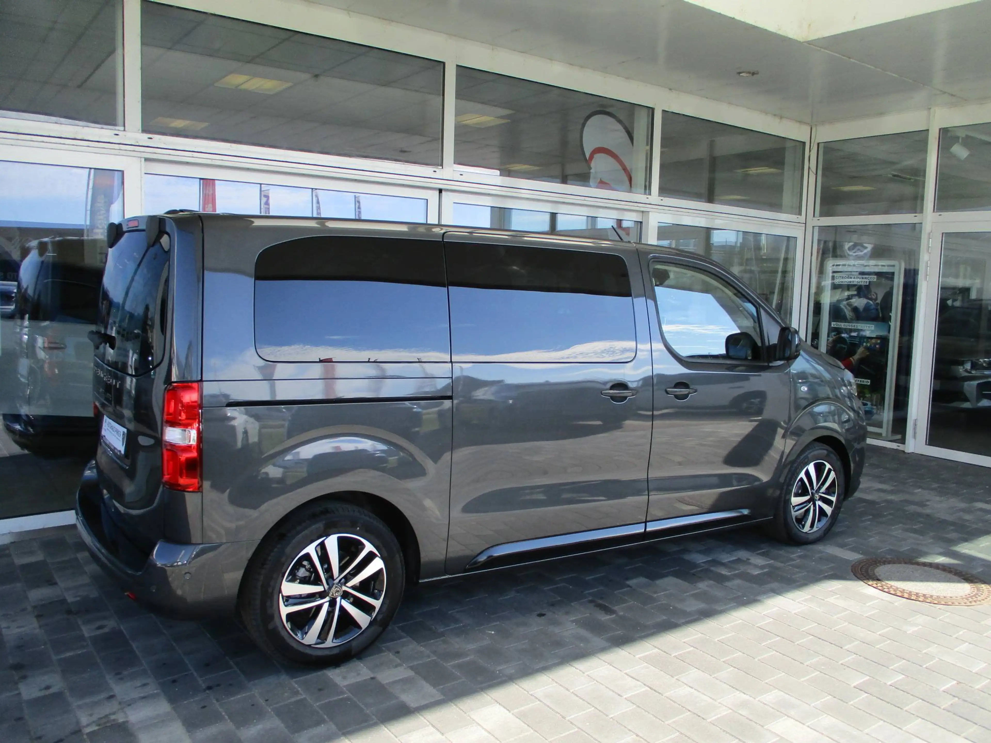 Peugeot Traveller Premium L2 BHDi 180 EAT8 — photo 8