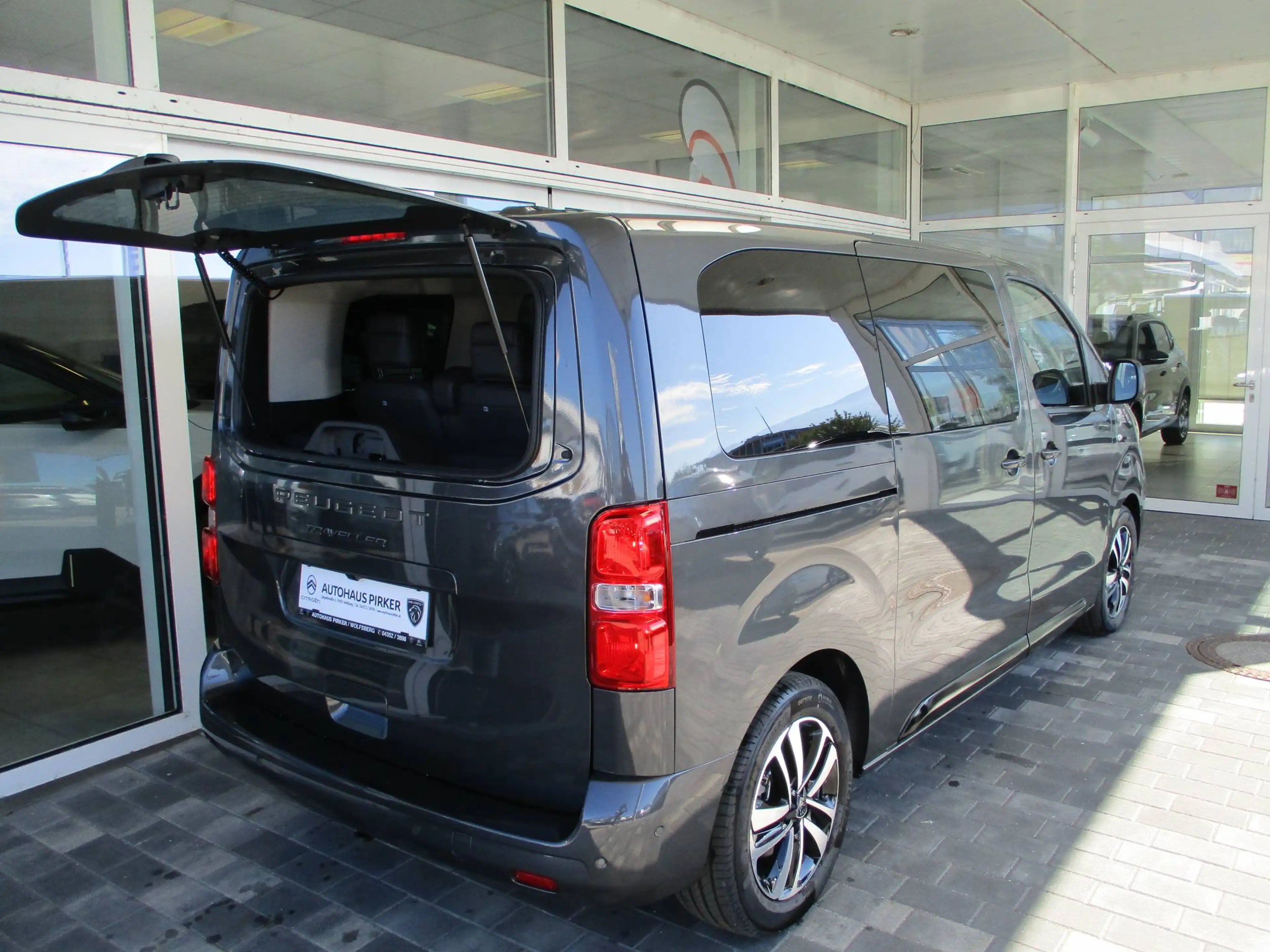 Peugeot Traveller Premium L2 BHDi 180 EAT8 — photo 10