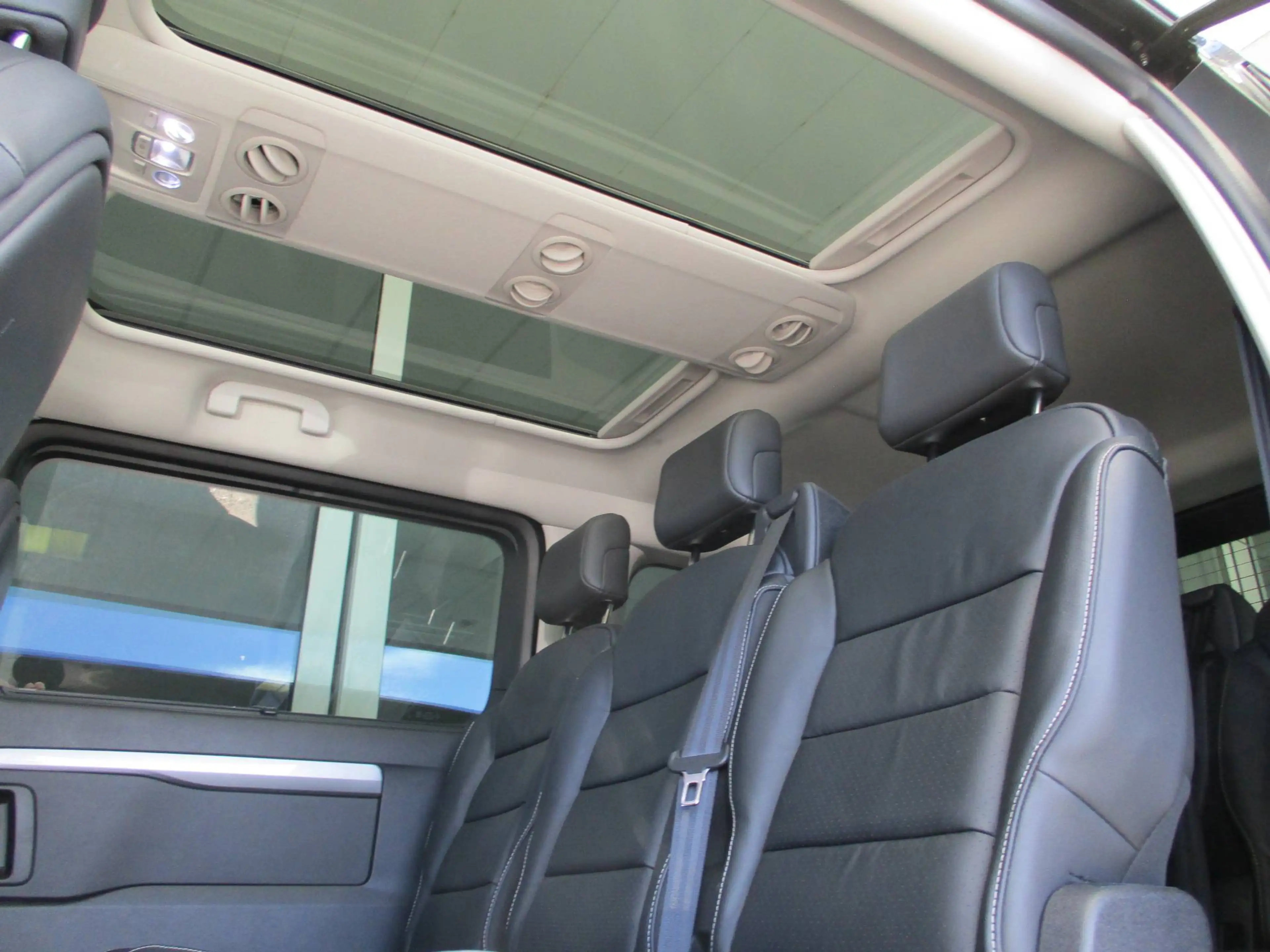 Peugeot Traveller Premium L2 BHDi 180 EAT8 — photo 14