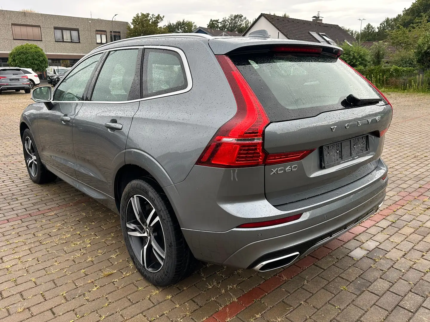 Volvo XC60 R Design AWD/HEAD UP/KAM360/BUSSINES PAK Grau - 2