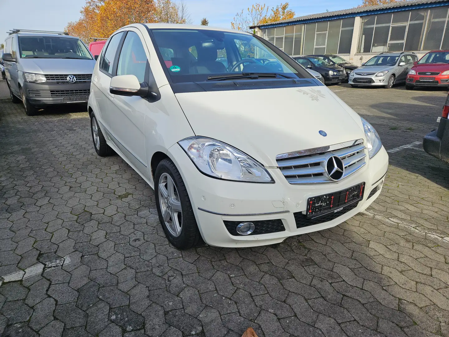 Mercedes-Benz A 170 A-Klasse  5-Türer Avantgarde Weiß - 2