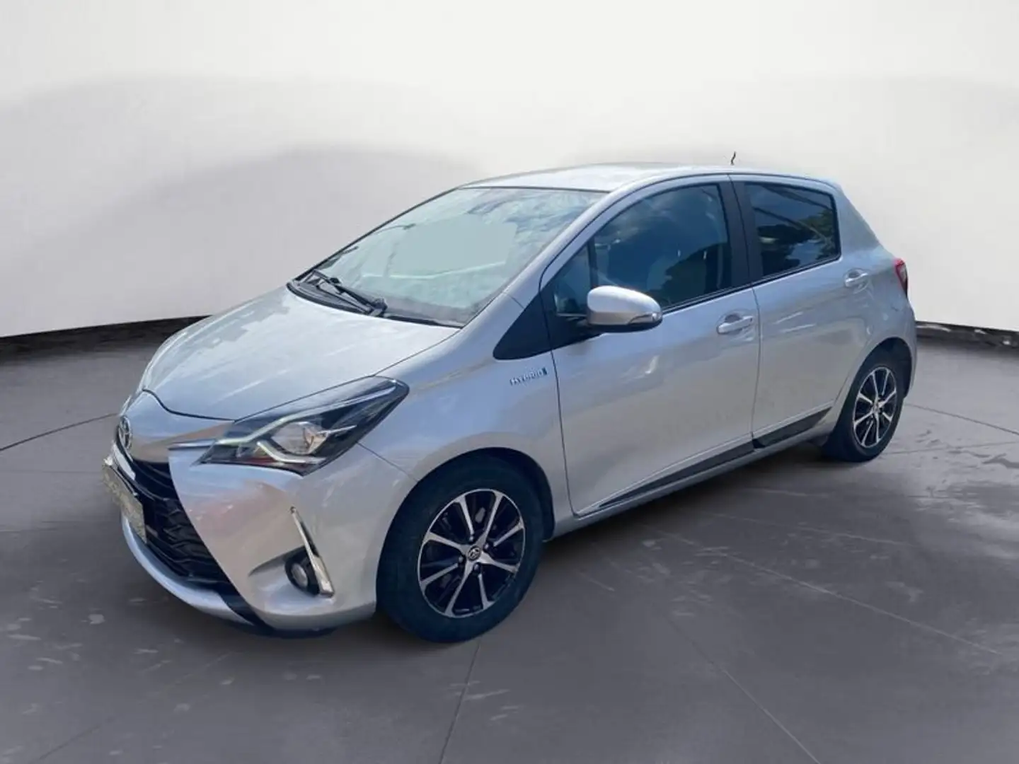 Toyota Yaris 1.5 Hybrid 5 porte Active Plus Zilver - 1