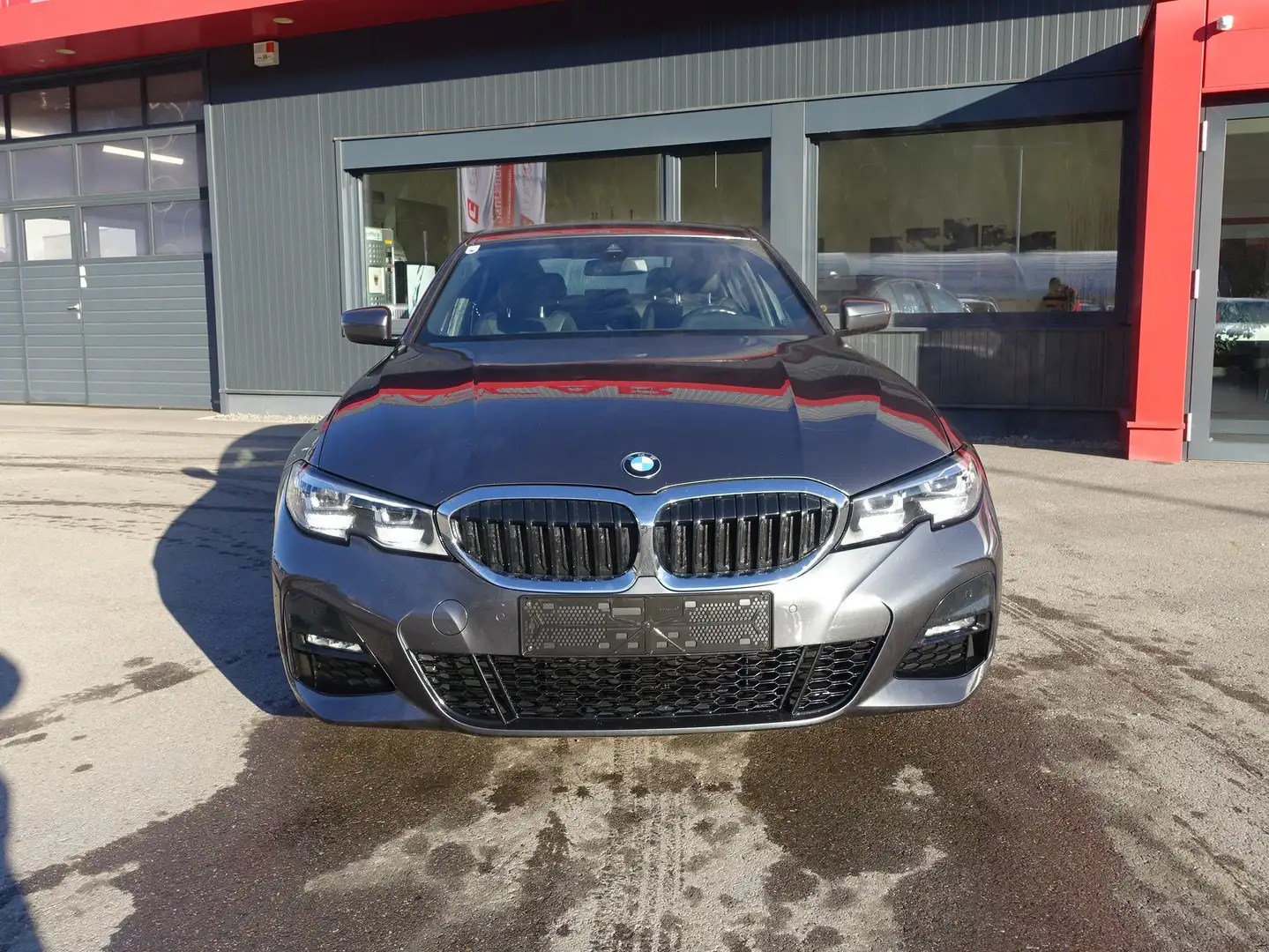BMW 320 320 d M Sport Aut. Grau - 1