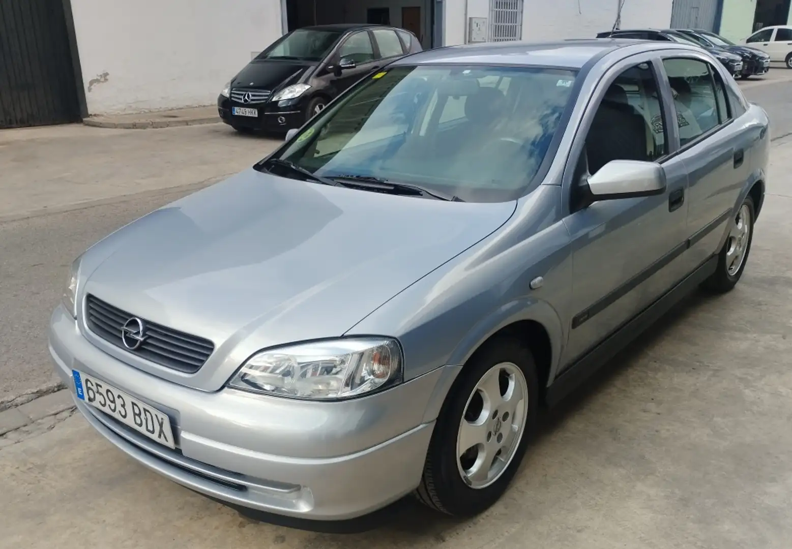 Opel Astra Berlina Manual de 5 Puertas Gris - 2