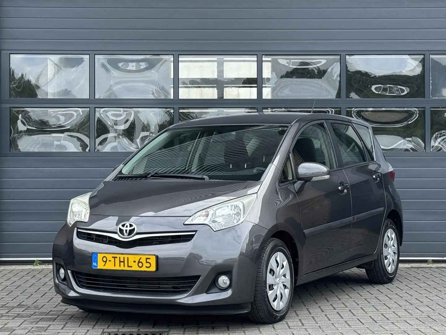 Toyota Verso-S 1.3 VVT-I ASPIRATION I AUTOMAAT I DEALER ONDERHOUD Gris - 1