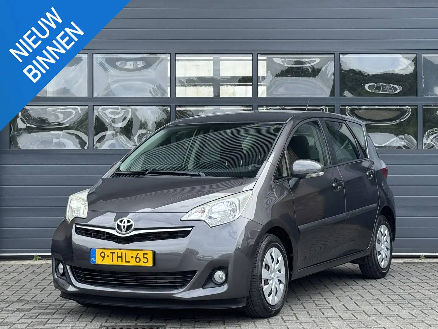 Toyota Verso-S 1.3 VVT-I ASPIRATION I AUTOMAAT I DEALER ONDERHOUD Gris - 1
