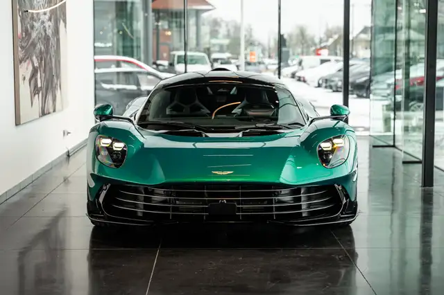 Aston Martin Valhalla ONLY 999 MADE/NOW AVAILABLE/HYPERCAR/PODIUM GREEN