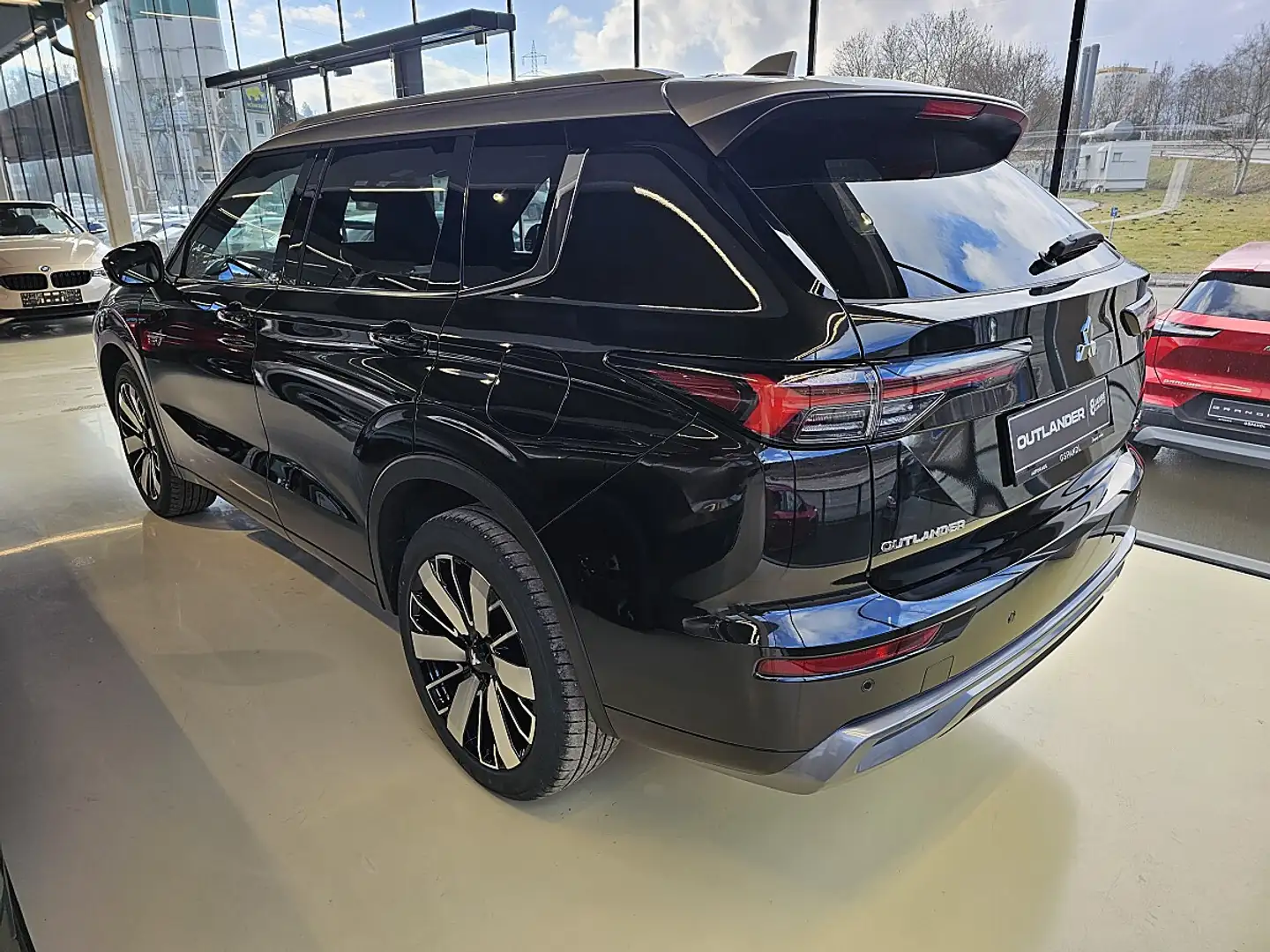 Mitsubishi Outlander 2,4 PHEV S-AWC Diamond Luxury Schwarz - 2