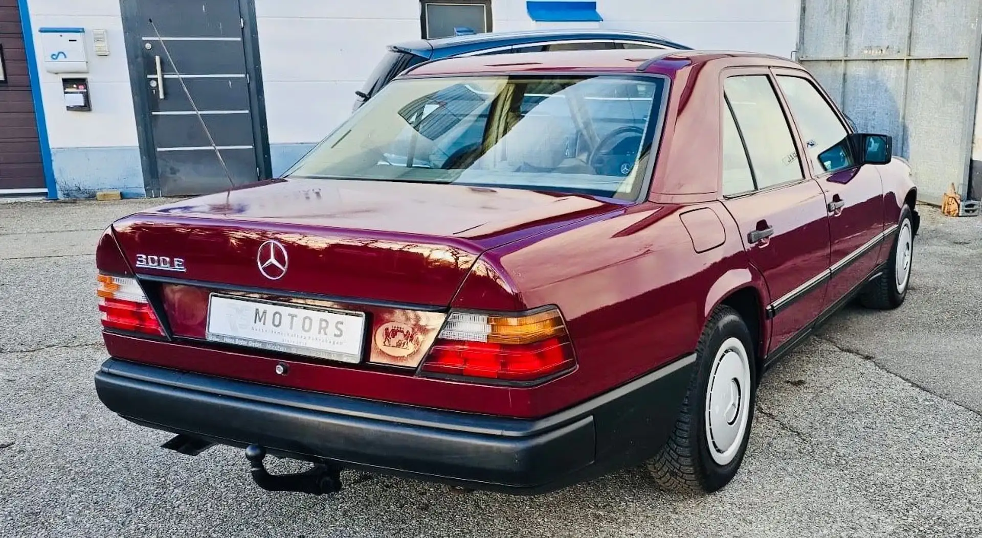 Mercedes-Benz 300 E Tüv NEU+SHZ+S.DACH+TOP!!! Rouge - 1