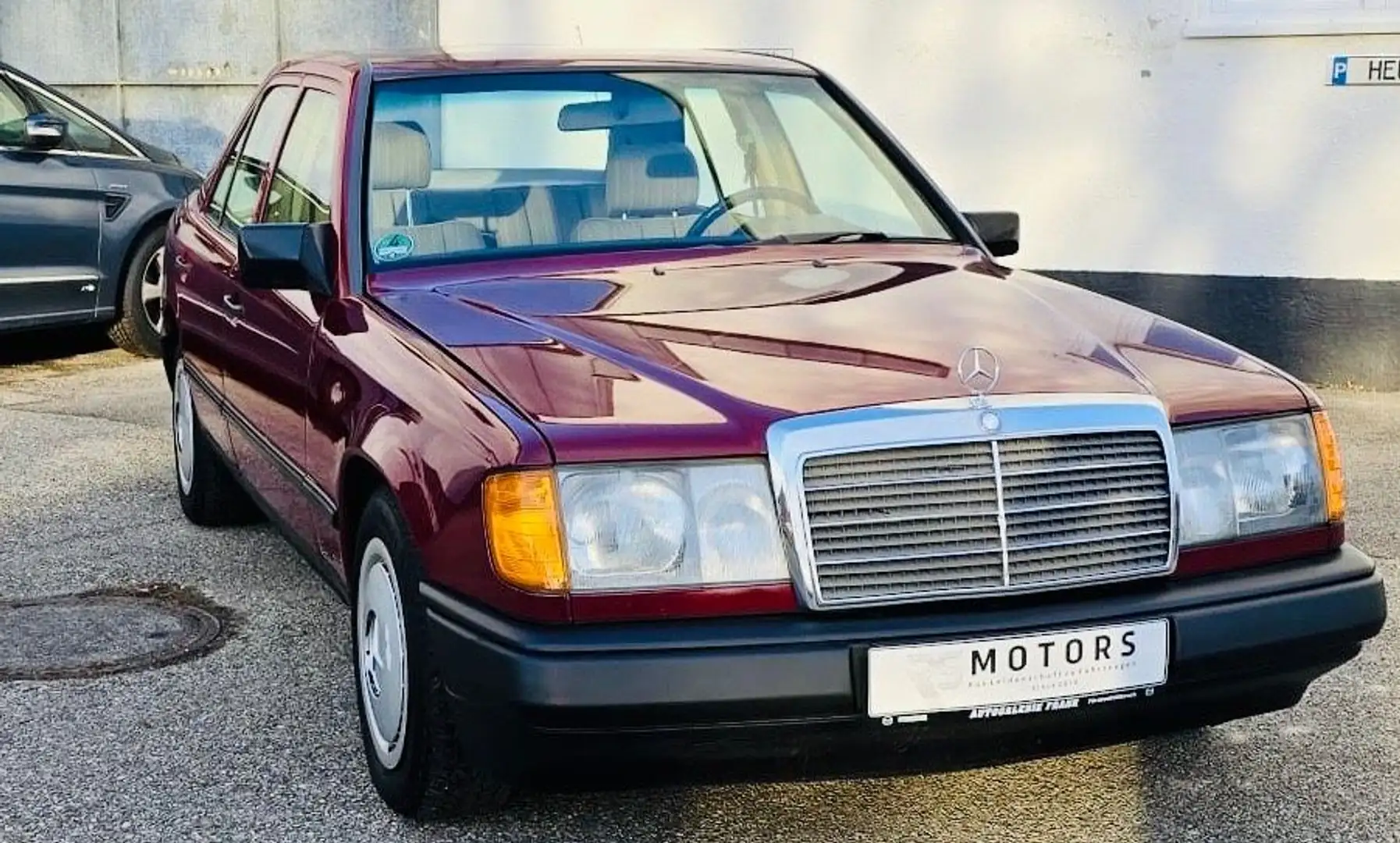 Mercedes-Benz 300 E Tüv NEU+SHZ+S.DACH+TOP!!! Rouge - 2