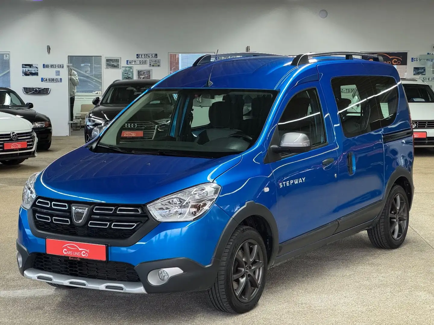 Dacia Dokker TCe 130 Stepway Plus *AHK*SHZ*NAV*TEM*RK* Blauw - 1